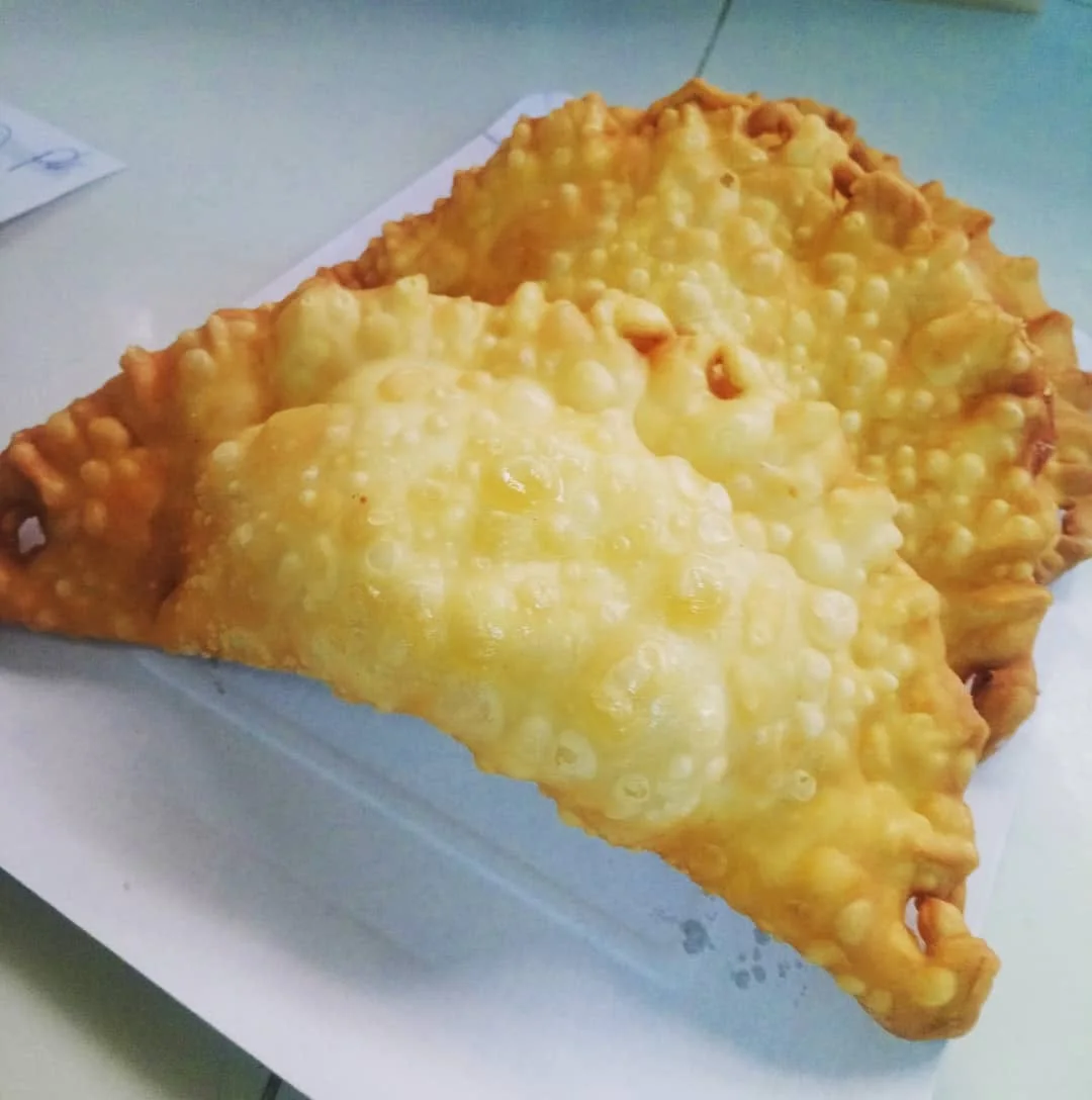 Empanadas fritas doradas y crujientes de Empanadas Mauricio en Reñaca